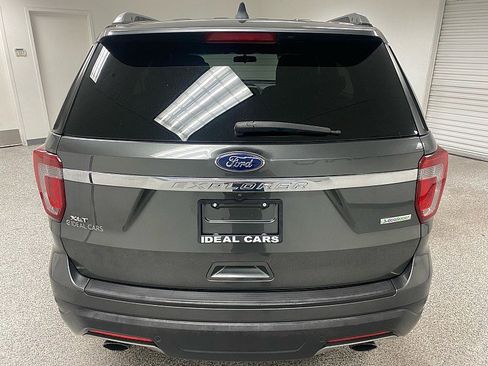 Used 2019 Ford Explorer XLT image 6