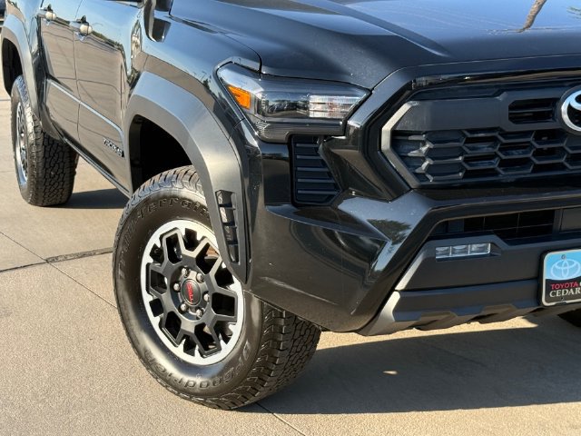 Used 2024 Toyota Tacoma TRD Off-Road AWD/4WD image 4