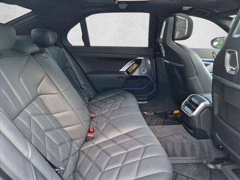 Used 2025 BMW 760i xDrive w/ Executive Package AWD/4WD image 21