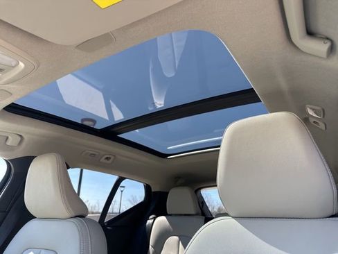 Certified 2023 Volvo XC40 B5 Plus w/ Driver Assist Package AWD/4WD image 18