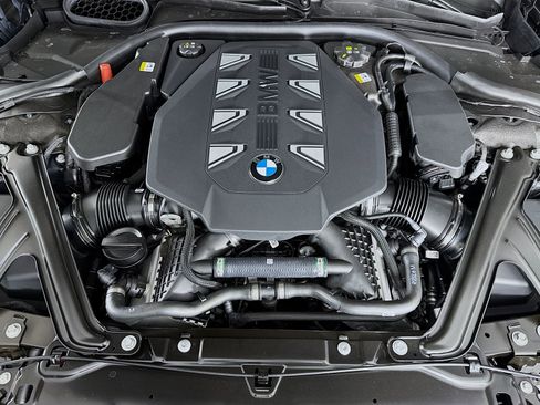 New 2026 BMW 760i xDrive w/ Premium Package image 32