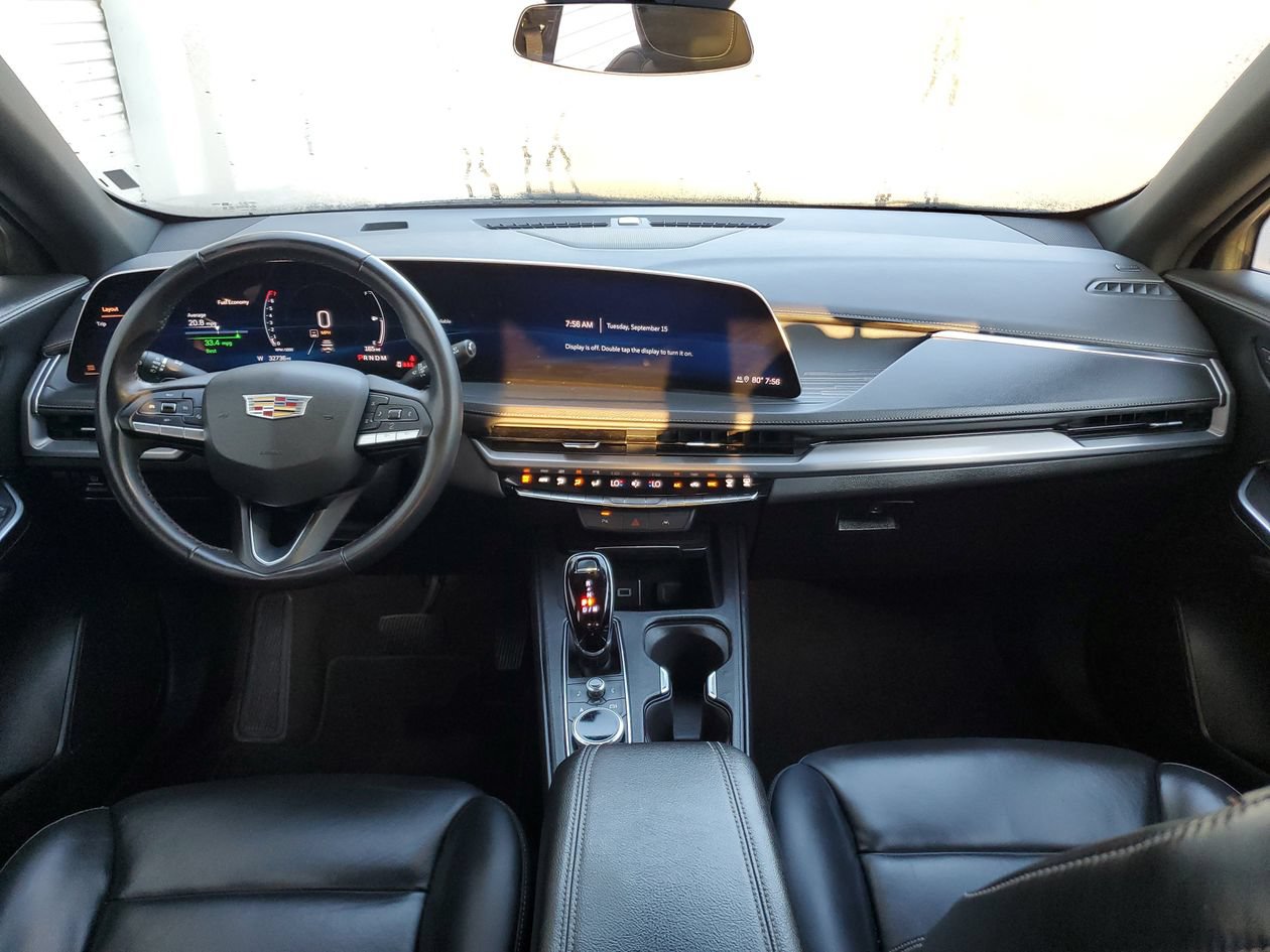 Used 2025 Cadillac XT4 Premium Luxury FWD image 11