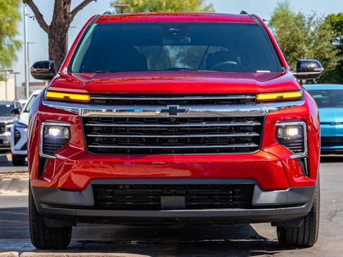 Used 2026 Chevrolet Traverse LT FWD image 4