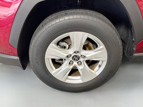 Used 2021 Toyota RAV4 XLE w/ Convenience Package AWD/4WD image 14
