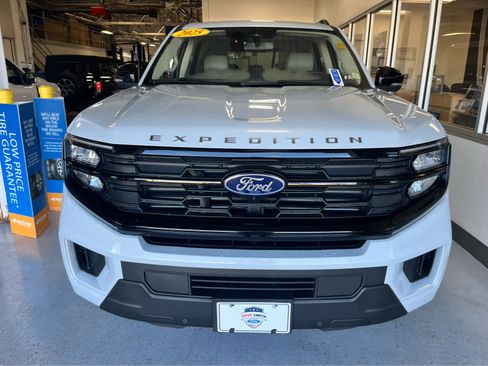 Used 2025 Ford Expedition Active AWD/4WD image 5