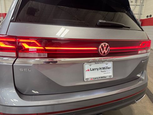 Used 2024 Volkswagen Atlas SEL AWD/4WD image 25