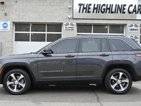 Used 2024 Jeep Grand Cherokee Limited 4xe w/ Trailer Tow Package AWD/4WD image 4