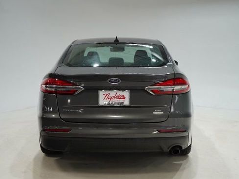 Used 2019 Ford Fusion SE image 4