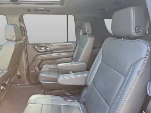 Used 2024 Chevrolet Suburban Z71 w/ Luxury Package AWD/4WD image 43