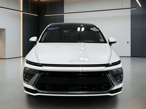 Certified 2025 Hyundai Sonata Limited FWD image 10