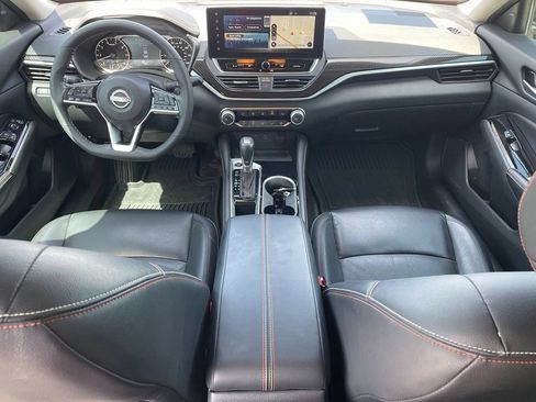 Used 2024 Nissan Altima 2.5 SR w/ SR Premium Package FWD image 11