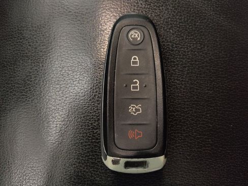 Used 2017 Ford Escape Titanium image 32