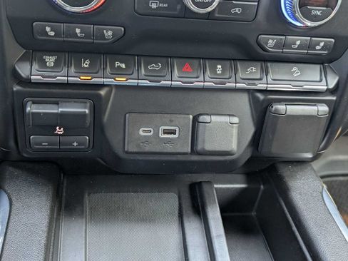 Used 2021 GMC Sierra 2500 AT4 w/ AT4 Premium Plus Package AWD/4WD image 27