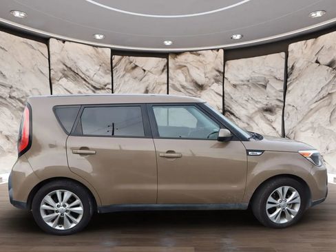 Used 2015 Kia Soul + image 4