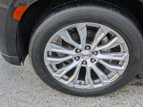 Used 2023 GMC Yukon XL Denali image 11