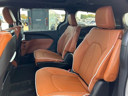 Used 2026 Chrysler Pacifica Pinnacle image 28
