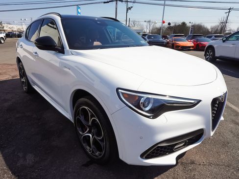 Used 2023 Alfa Romeo Stelvio Veloce image 3