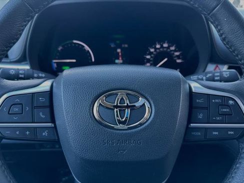 Certified 2024 Toyota Sienna XLE FWD image 23
