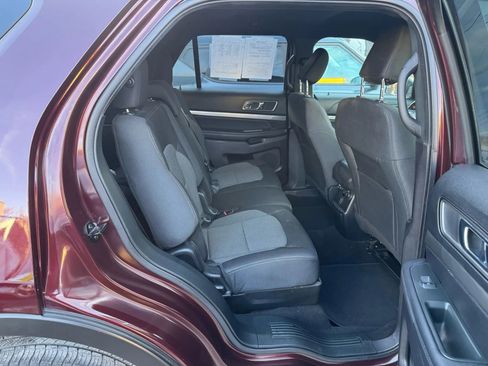 Used 2019 Ford Explorer XLT image 16