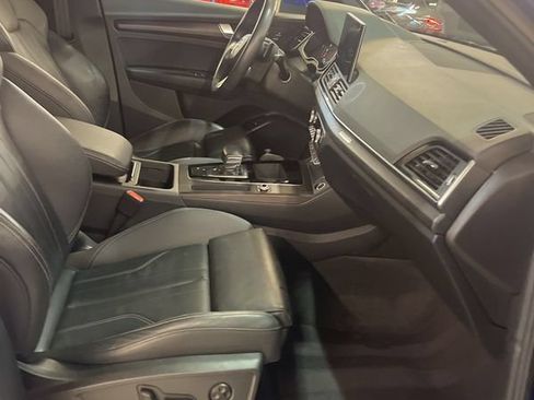 Used 2021 Audi Q5 2.0T Premium w/ Convenience Package AWD/4WD image 4
