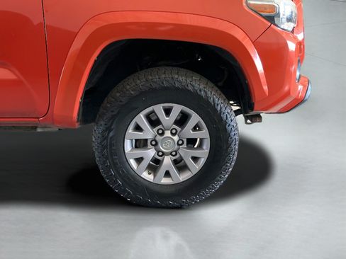 Used 2018 Toyota Tacoma SR5 AWD/4WD image 27