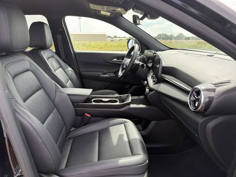 Used 2025 Chevrolet Equinox LT w/ Convenience Package II FWD image 14
