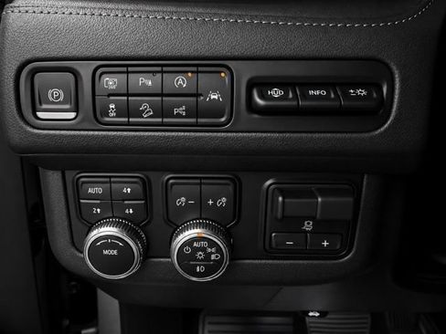 Used 2021 GMC Yukon XL Denali w/ Denali Premium Package AWD/4WD image 42