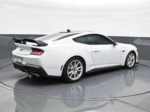 Used 2025 Ford Mustang GT RWD image 5