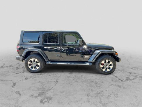 Used 2022 Jeep Wrangler Unlimited Sahara w/ LED Lighting Group AWD/4WD image 9