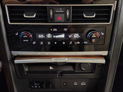 Used 2023 Nissan Armada SL w/ Captain's Chairs Package RWD image 38