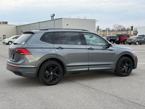 Used 2023 Volkswagen Tiguan SE R-Line image 4