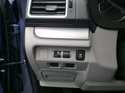 Used 2017 Subaru Forester 2.5i w/ Alloy Wheel Package image 10