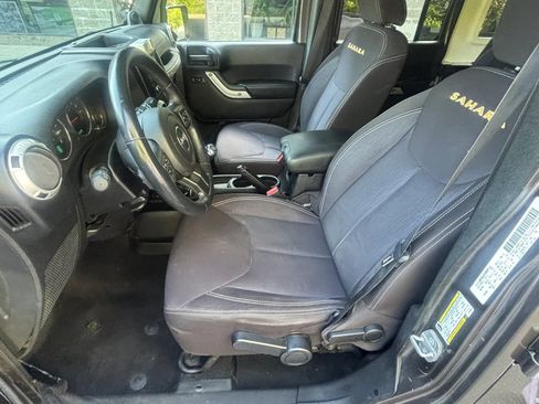 Used 2014 Jeep Wrangler Unlimited Sahara w/ Dual Top Group AWD/4WD image 19