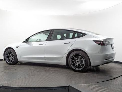 Used 2023 Tesla Model 3 Standard Range image 4