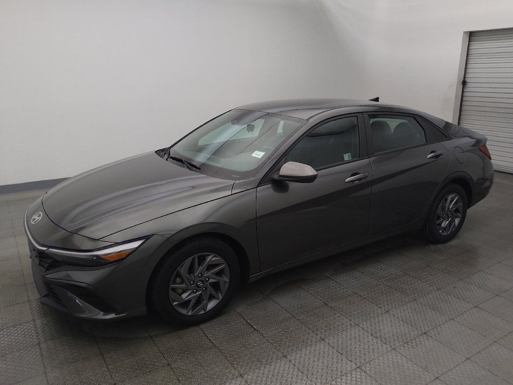 Used 2024 Hyundai Elantra SEL FWD image 2