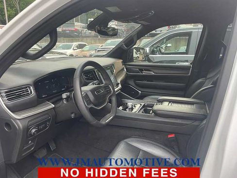 Used 2024 Jeep Wagoneer Series II w/ Flexible Seating Group AWD/4WD image 2