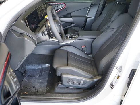 Used 2025 BMW X3 xDrive30i w/ Premium Package image 11