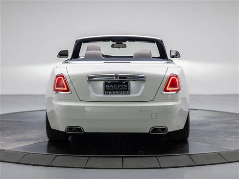 Used 2020 Rolls-Royce Dawn RWD image 4