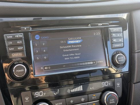 Used 2017 Nissan Rogue SV image 22