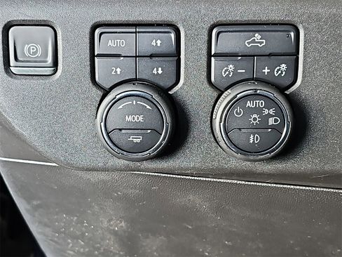 Used 2022 Chevrolet Silverado 1500 LT Trail Boss image 25