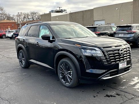 New 2026 Nissan Pathfinder SL w/ SL Premium Package (P04) AWD/4WD image 3
