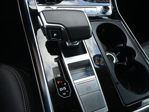Used 2023 Audi Q8 Prestige AWD/4WD image 27