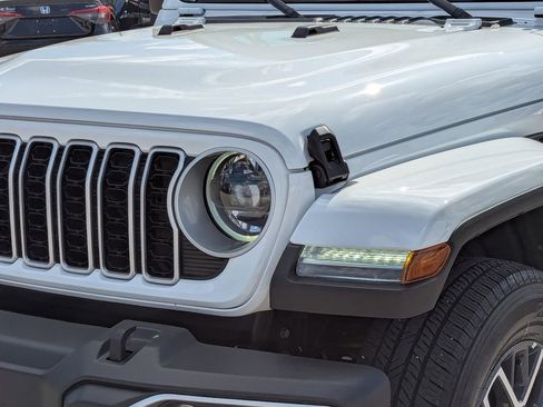 Used 2025 Jeep Wrangler Sahara image 6