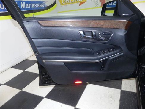 Used 2016 Mercedes-Benz E 350 4MATIC Sedan w/ Premium Package image 22