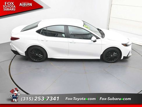 Used 2025 Toyota Camry SE w/ Convenience Package FWD image 32