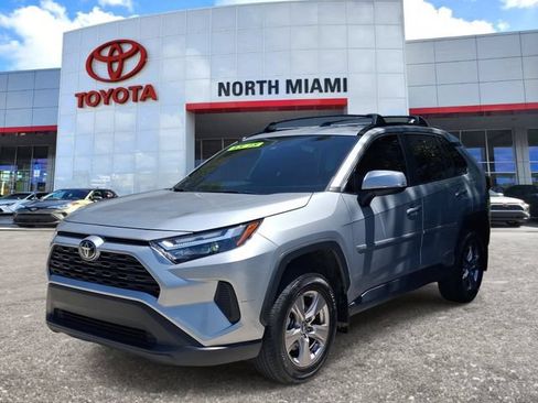 Used 2022 Toyota RAV4 XLE AWD/4WD image 2
