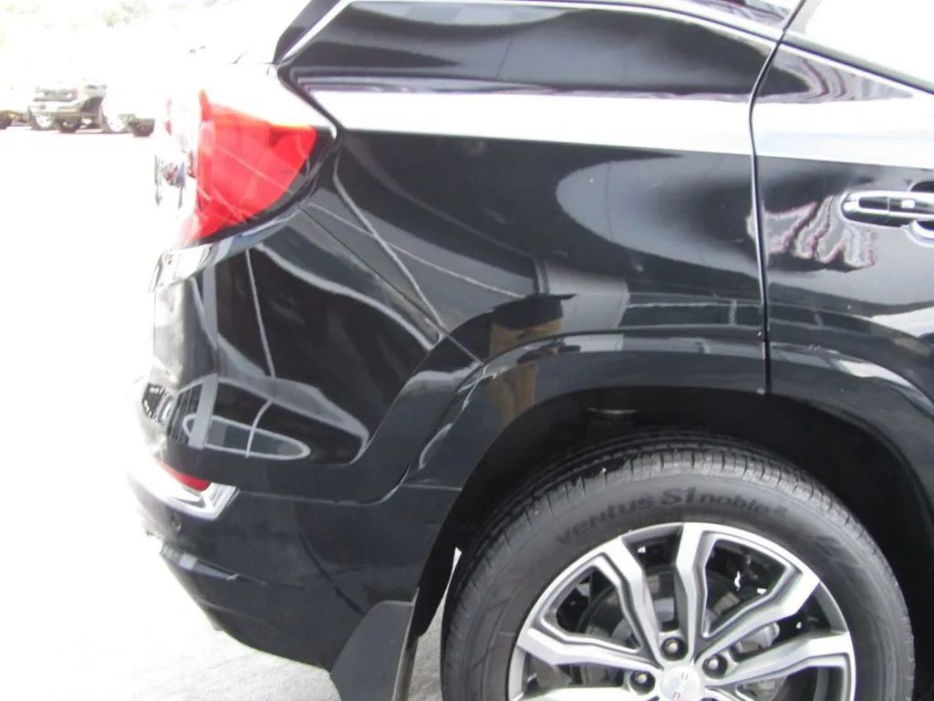 Used 2018 GMC Terrain Denali w/ Comfort Package AWD/4WD image 29