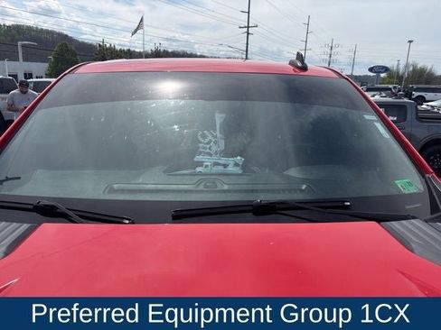 Used 2022 Chevrolet Silverado 2500 Custom w/ Custom Value Package image 4