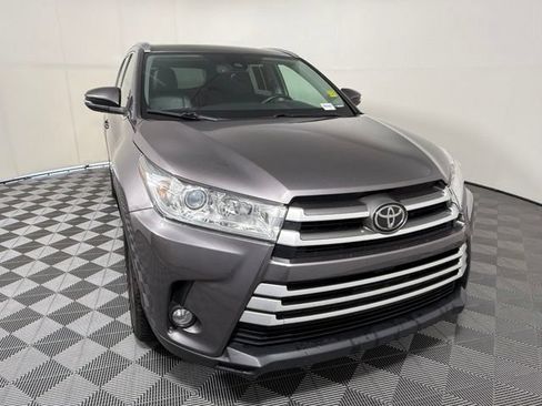 Used 2019 Toyota Highlander XLE FWD image 8