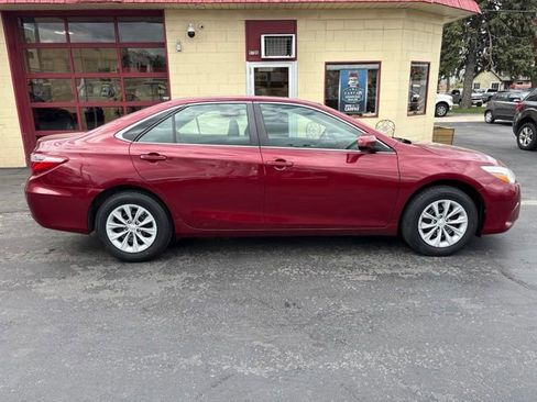 Used 2017 Toyota Camry LE FWD image 7